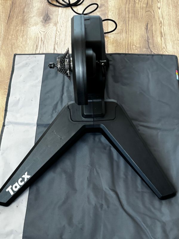 Fietstrainer met cassette en mat.